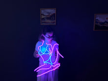 Görseli Galeri görüntüleyiciye yükleyin, Femme Fetale Neon Tabela
