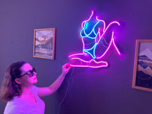 Görseli Galeri görüntüleyiciye yükleyin, Femme Fetale Neon Tabela
