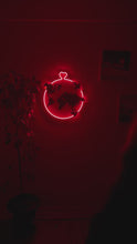 Videoyu Galeri görüntüleyiciye yükleyin ve burada izleyin, Aşk Çemberinde Neon Tabela
