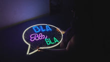 Videoyu Galeri görüntüleyiciye yükleyin ve burada izleyin, Bla Bla Neon Tabela
