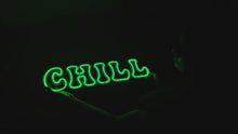 Videoyu Galeri görüntüleyiciye yükleyin ve burada izleyin, Chill Neon Tabela
