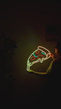 Videoyu Galeri görüntüleyiciye yükleyin ve burada izleyin, Pizza Neon Tabela
