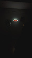 Videoyu Galeri görüntüleyiciye yükleyin ve burada izleyin, Open Door Neon Tabela
