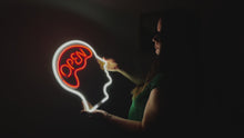 Videoyu Galeri görüntüleyiciye yükleyin ve burada izleyin, Open Mind Neon Tabela
