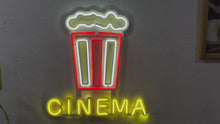 Videoyu Galeri görüntüleyiciye yükleyin ve burada izleyin, Cinema Neon Metal Tabela
