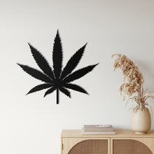 Görseli Galeri görüntüleyiciye yükleyin, Cannabis Metal Duvar Dekoru
