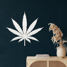Görseli Galeri görüntüleyiciye yükleyin, Cannabis Metal Duvar Dekoru
