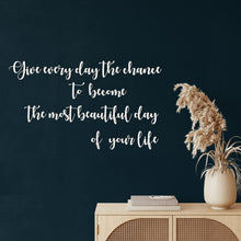 Görseli Galeri görüntüleyiciye yükleyin, Give Every Day The Chance Metal Duvar Dekoru
